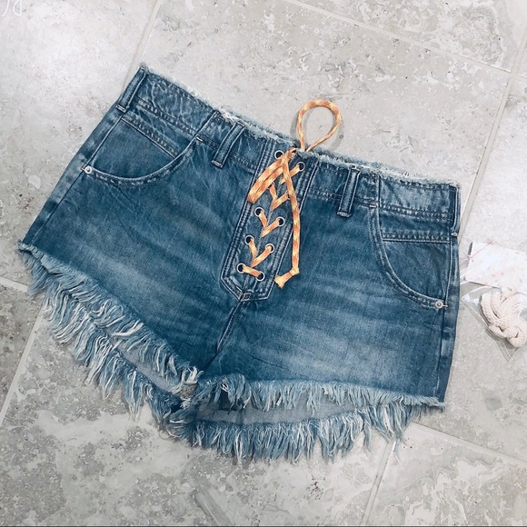 Free People Lace-Up Frayed Hem Shorts in Vintage Indigo Size 31 New w/Tag - Picture 8 of 14